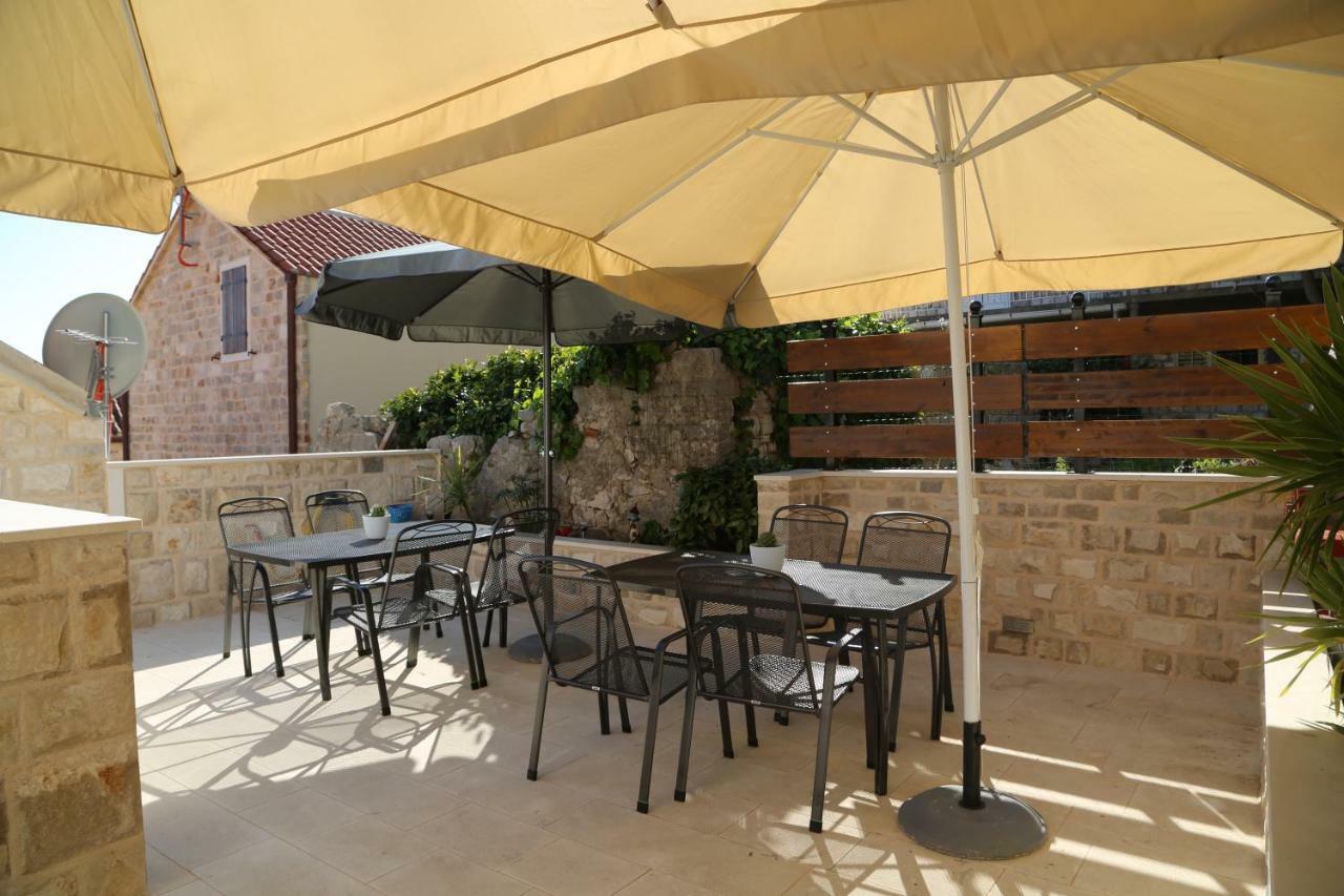 Apartments Lea Hvar Town Bagian luar foto